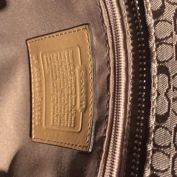 Beige coach shoulder bag - Picture 4 of 4